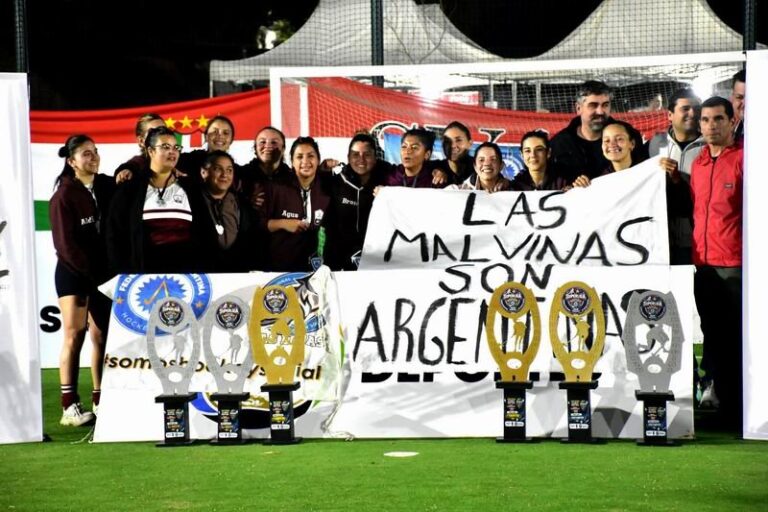 Entrega de premios en el torneo Regional NEA de Hockey Social en Monte Caseros