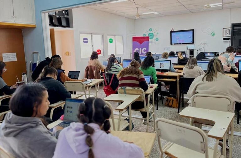 Firma de convenio entre la Municipalidad de Bella Vista y TelCo para el programa DOCO