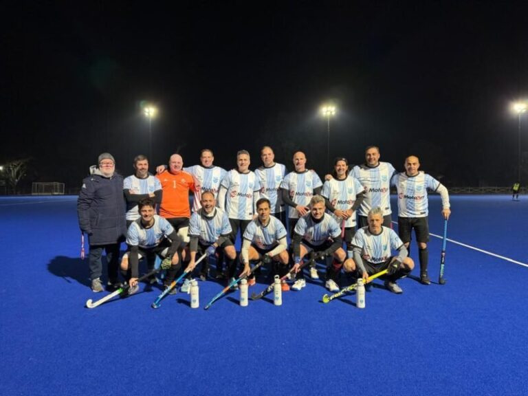 Héctor Ojeda con la camiseta del seleccionado argentino de hockey