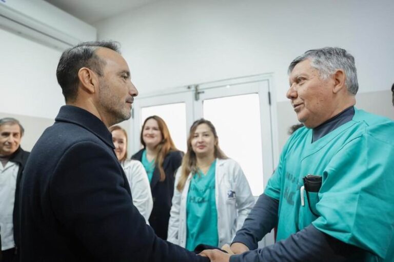 Gobernador Juan Pablo Valdés en acto oficial