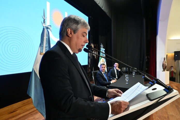 Ceremonia de asunción del rector Omar Larroza en la Unne