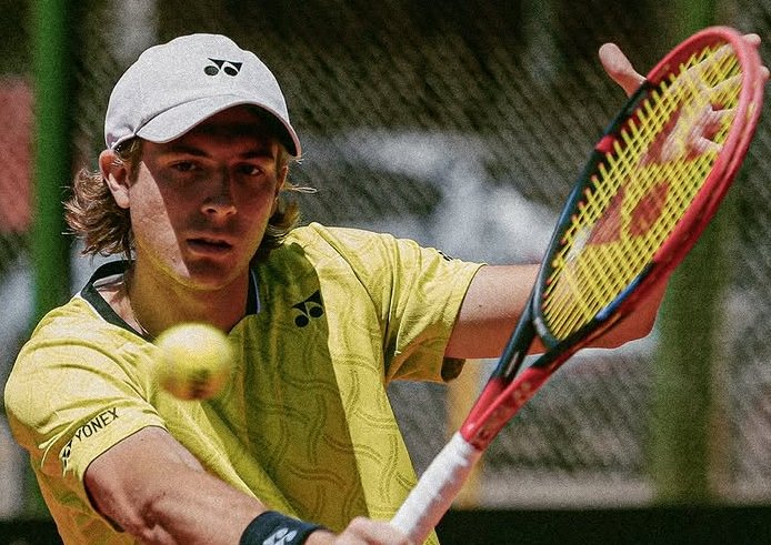Lautaro Midón durante un partido de tenis en el Abierto de Iasi