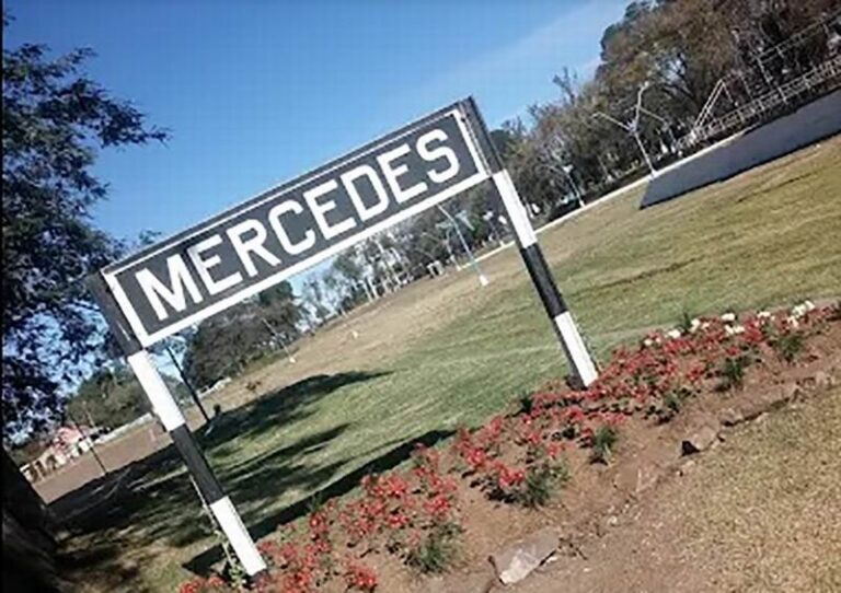 Acto central y desfile en el parque La Estación de Mercedes por el 194 aniversario