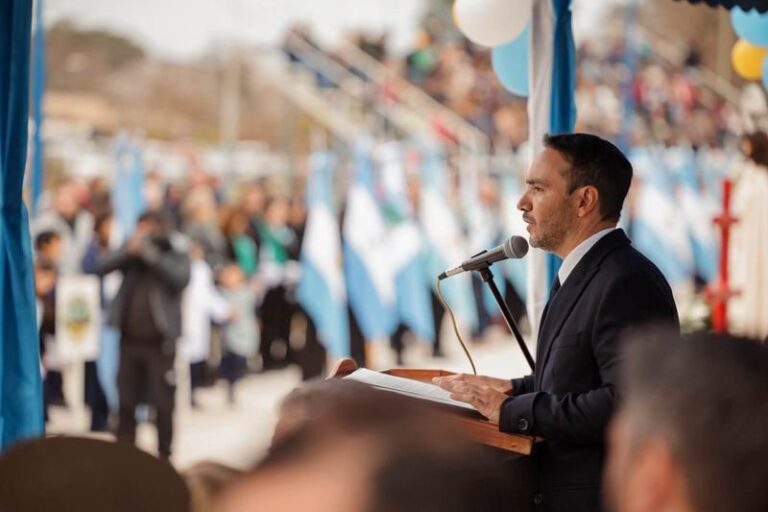 Acto central por el 194° aniversario de Mercedes con autoridades provinciales y municipales