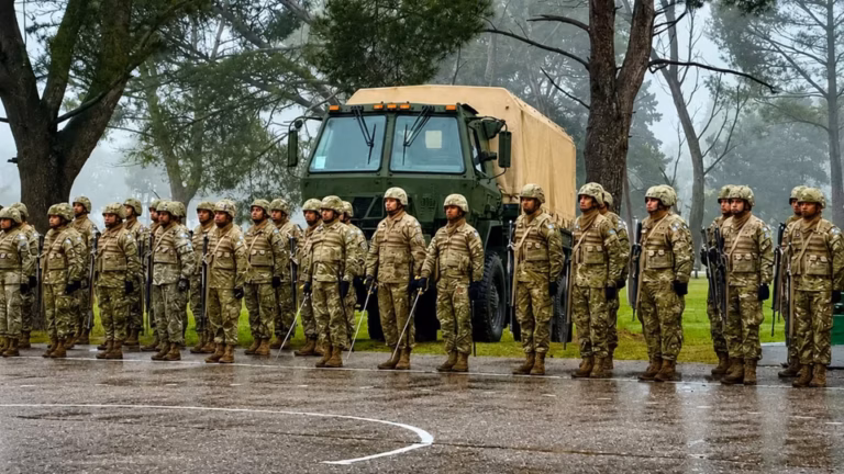 Militares en formación con títulos universitarios