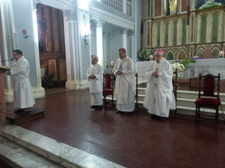 Misa de cuerpo presente del presbítero Tomás Francisco von Schulz en la catedral de Corrientes