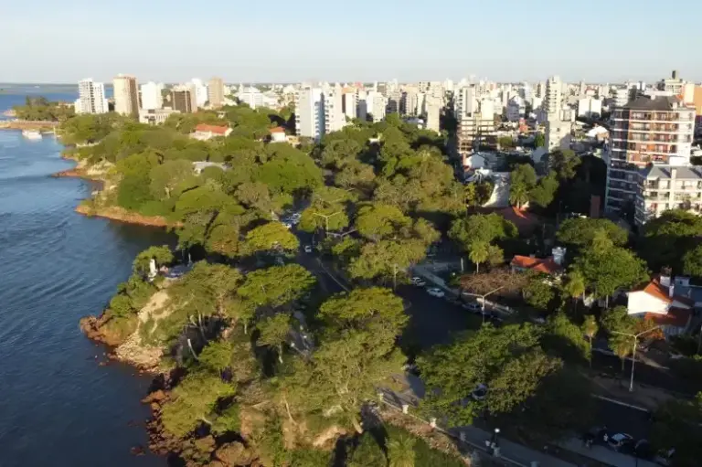 Firma de convenio entre la Municipalidad de Corrientes y Biotoken