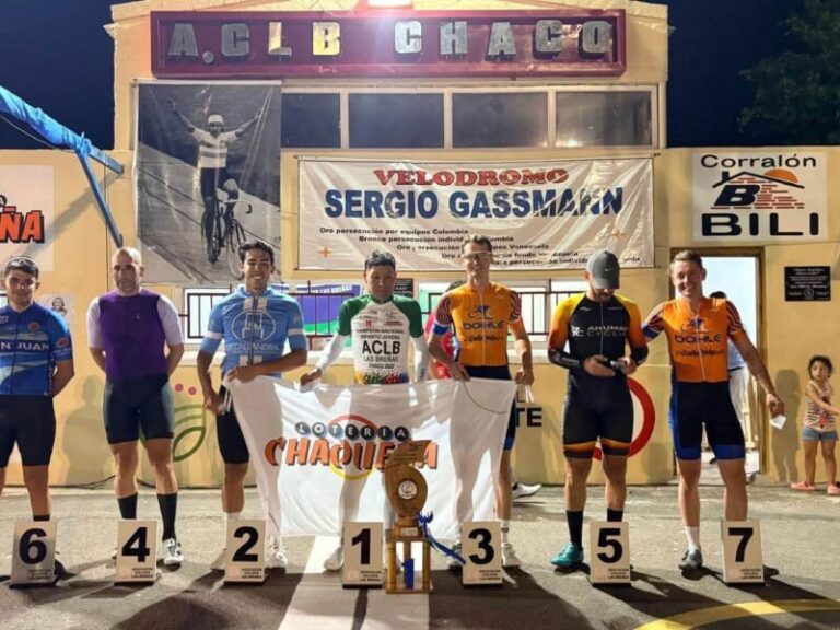 Nicolás Almada en el podio de la Copa Aniversario de Las Breñas