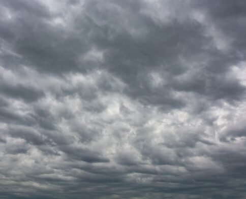 Cielo nublado sobre la ciudad de Corrientes
