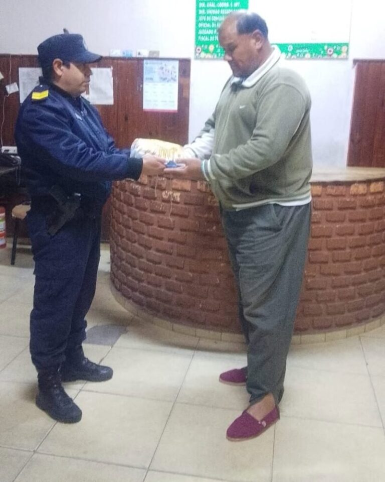 Bandera argentina recuperada por la Policía de Corrientes en San Luis del Palmar