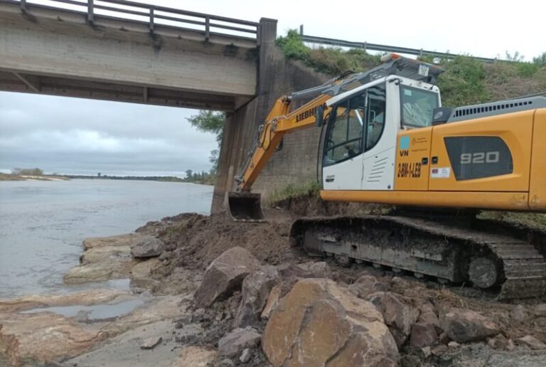 Puente Santa Rosa sobre el río Corriente en la Ruta Nacional 12