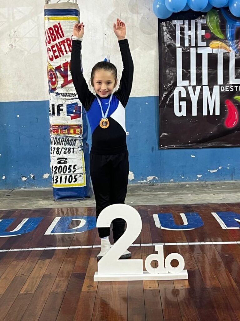 Gimnastas de Regatas Corrientes en el Torneo Little Gym de tumbling en Goya