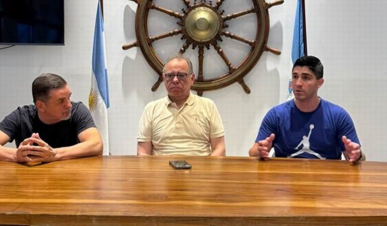 Presentación de Martín Villagrán como director técnico de Regatas Corrientes en el salón Chapo