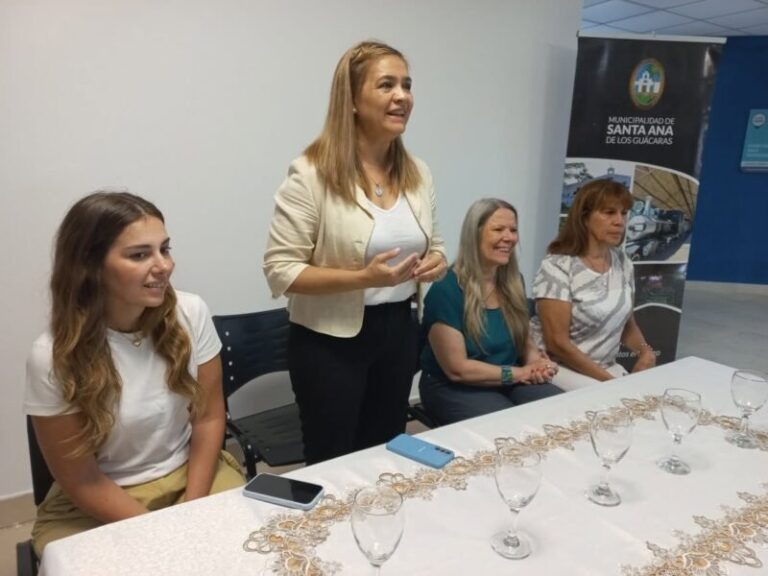 Intendenta Silvana Almirón durante la presentación de la quinta edición de la fiesta gastronómica en Santa Ana