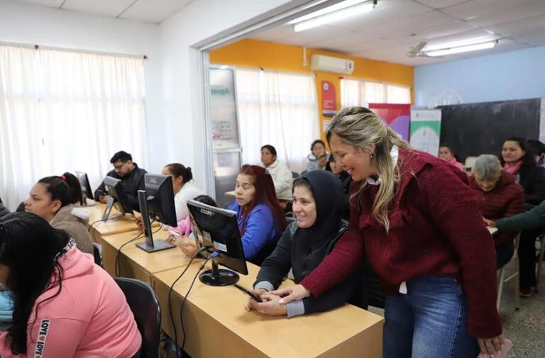 Entrega de módulos alimentarios en el Centro Integrador Comunitario de Bella Vista