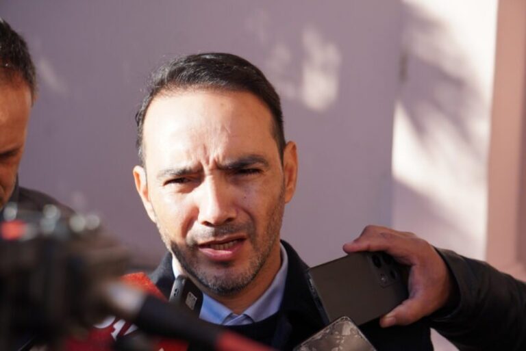 Gobernador Juan Pablo Valdés en conferencia de prensa