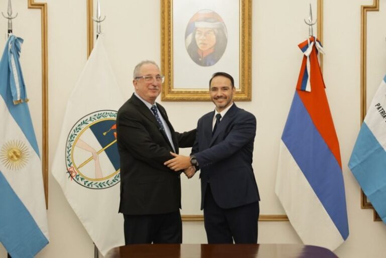 Gobernadores Juan Pablo Valdés y Hugo Passalacqua en la Casa de Gobierno de Misiones