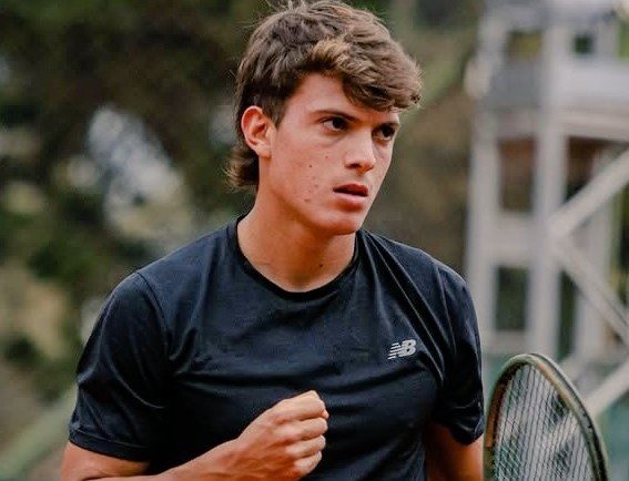 Carlos María Zárate en la cancha de tenis del torneo M15 de San Pablo