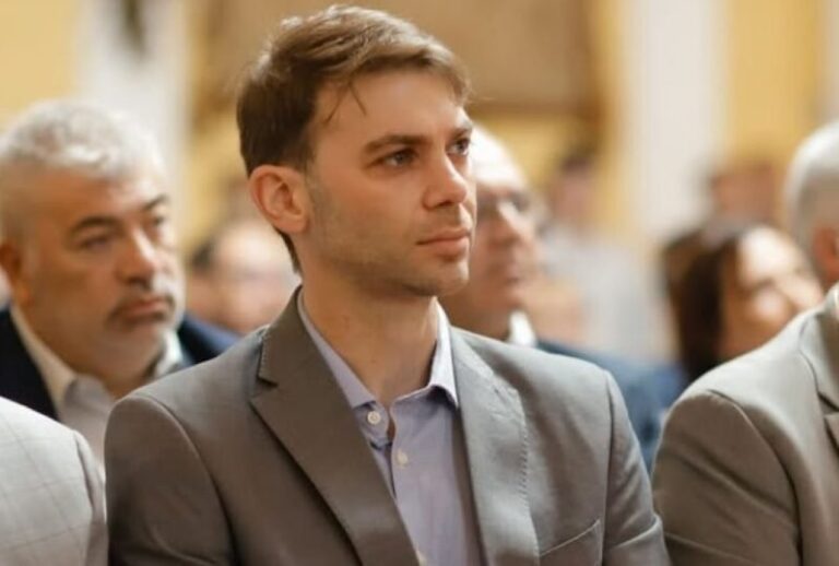 Juan Pablo Fornaroli en conferencia de prensa en Casa de Gobierno
