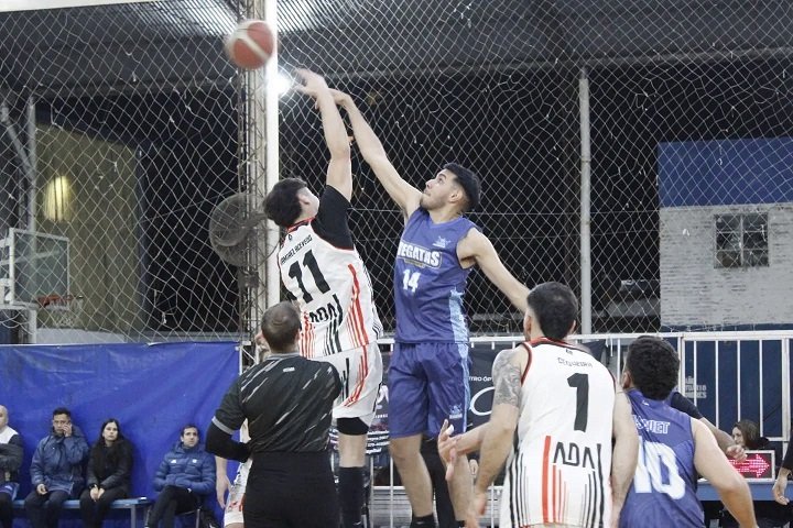 Partido de básquet en Corrientes