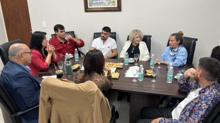 Reunión entre autoridades y representantes de Aldeas en Corrientes