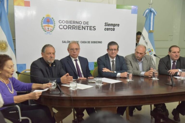 Acto en Casa de Gobierno por aniversario del Instituto Valentín Haüy con autoridades provinciales