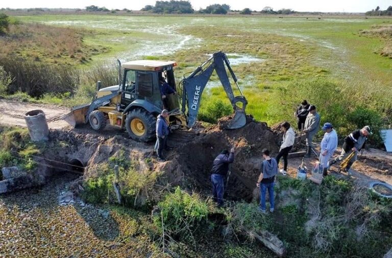 Trabajo de campo en zonas críticas de inundación en Bella Vista