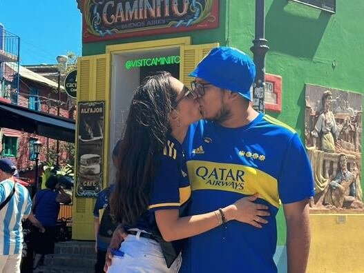 Eve y José Luis, hinchas de Boca Juniors, en su restaurante en México