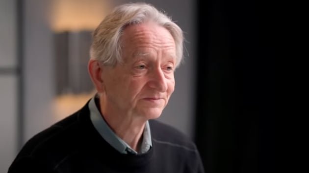 Geoffrey Hinton, premio Nobel y considerado padre de la inteligencia artificial, durante una entrevista
