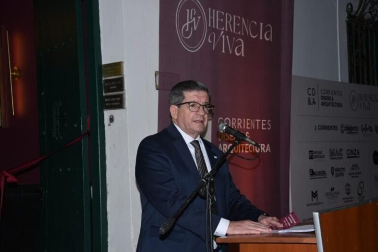 Fachada de la casona histórica donde se realiza la exposición Herencia Viva en Corrientes