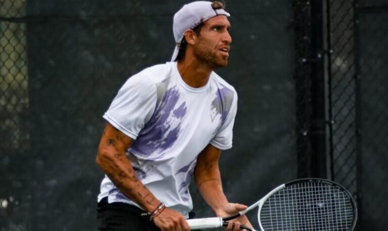 Ignacio Monzón durante un partido de tenis