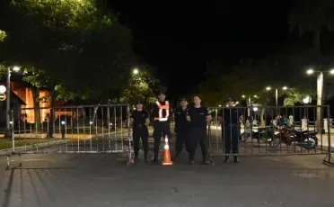 Operativo policial en el Anfiteatro Tránsito Cocomarola por el recital de La Renga en Corrientes