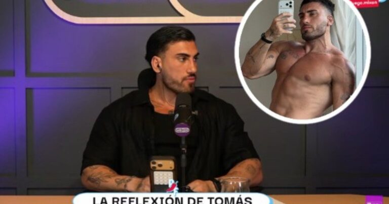 Tomás Holder en una selfie frente al espejo mostrando su cambio físico
