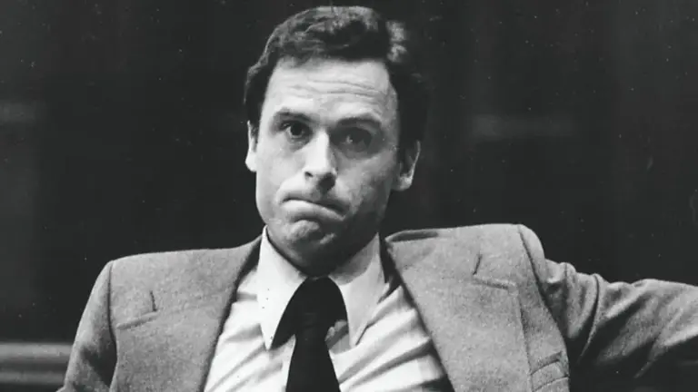 Ted Bundy durante su juicio en 1979