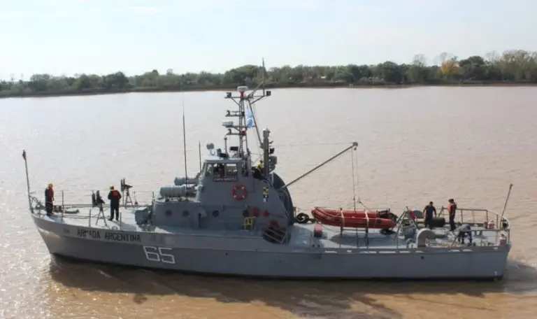 Buques de la Armada amarrados en el puerto de Corrientes