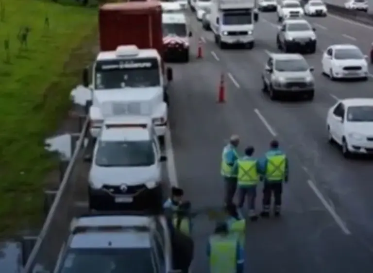 Control de alcoholemia a camionero en la Autopista Panamericana
