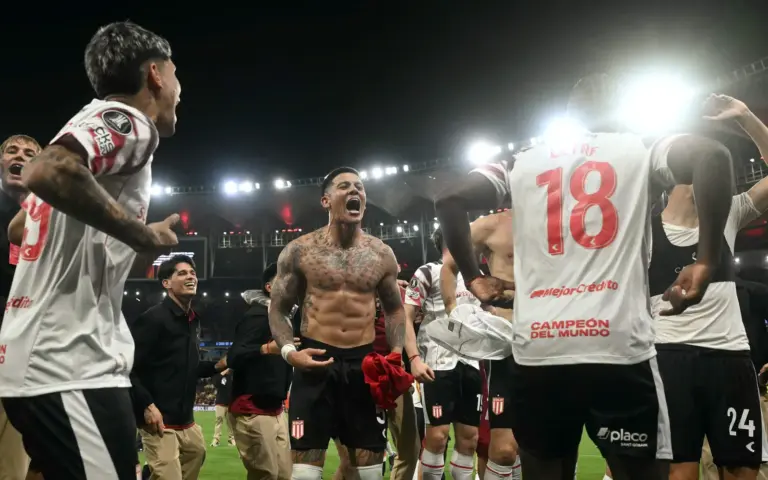 Estudiantes de La Plata celebra la clasificación a la final de la Copa Libertadores