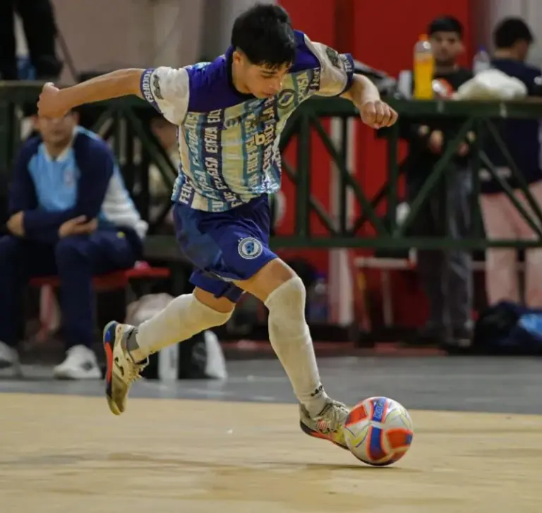 Jugadores de Corrientes Interior festejan la victoria 5-4 ante Río Grande en el Argentino C17 de futsal