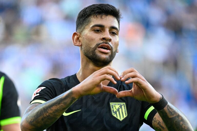Cristian Cuti Romero celebrando su gol con la camiseta de Atlético de Madrid