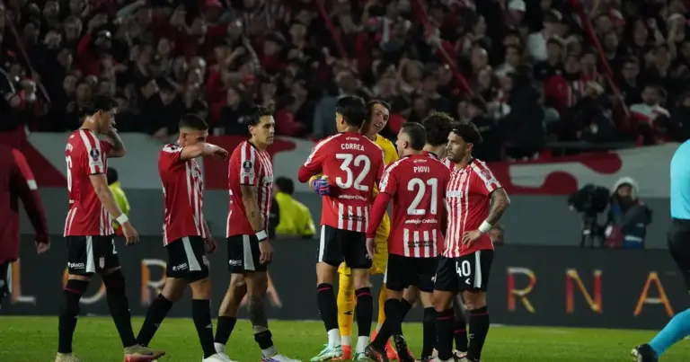 Estudiantes de La Plata y San Lorenzo se enfrentan en el estadio UNO por el Torneo Clausura