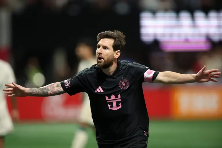 Cristiano Ronaldo y Lionel Messi en el ranking de deportistas mejor pagados según Forbes