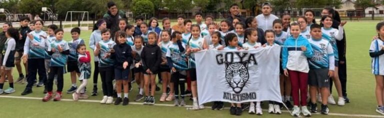 Niños de la Escuela Municipal de Atletismo de Goya durante el Encuentro Provincial de Mini Atletismo en Corrientes