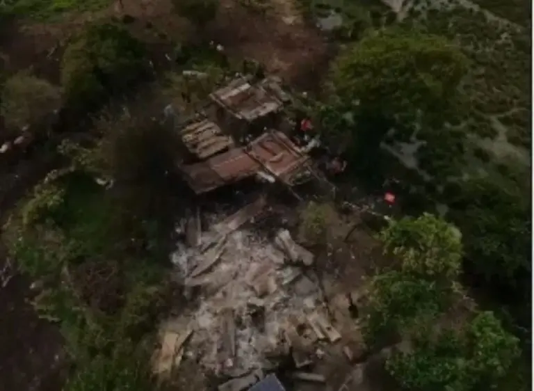 Vivienda destruida por un incendio en Campo Grande