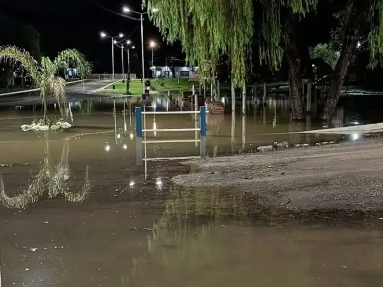 Río Paraná crecido en la localidad de Itatí, Corrientes