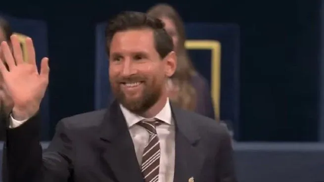 Lionel Messi con el diploma del Premio Princesa de Asturias de los Deportes 2026 en el Teatro Campoamor de Oviedo