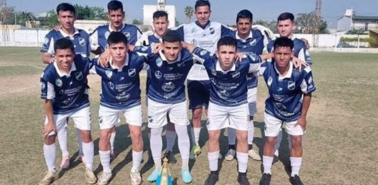 Partido de fútbol entre Lipton y Sportivo Santa Lucía en el predio Leoncio Benítez de Boca Unidos