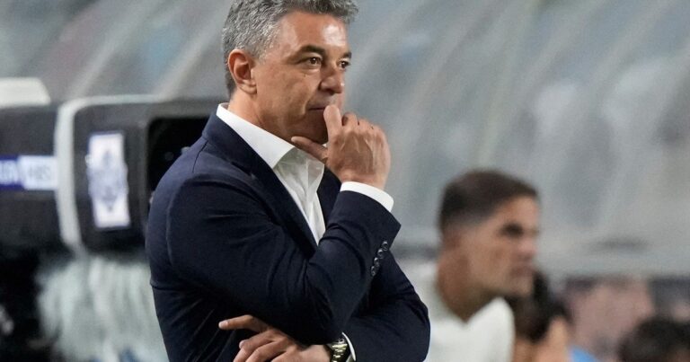 Marcelo Gallardo, entrenador de la selección de Ecuador, durante un partido de la Copa Kirin
