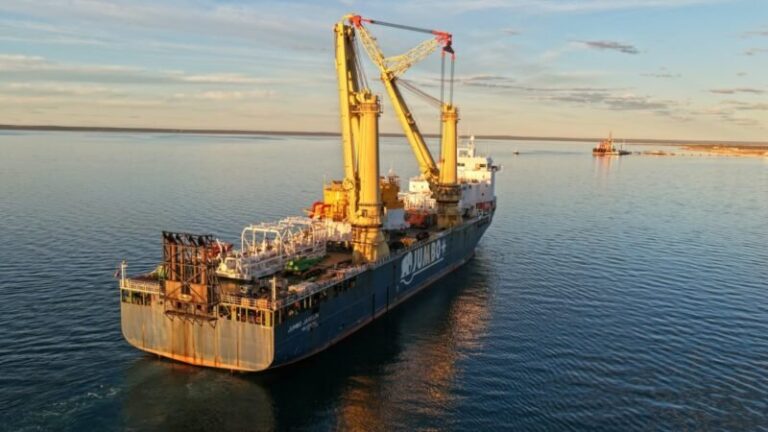 Monoboyas para Vaca Muerta Oil Sur en el Puerto de San Antonio Este