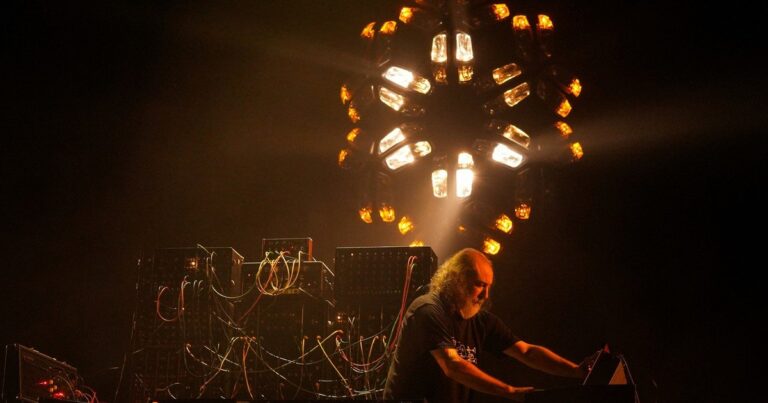 Escenario del Teatro San Martín durante la inauguración de MUTEK.AR