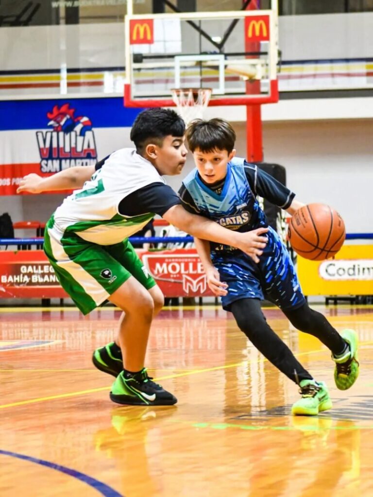 Equipo de básquetbol formativo de Regatas Corrientes en el Final Four de la Liga Federal Formativa de Mini Mixto
